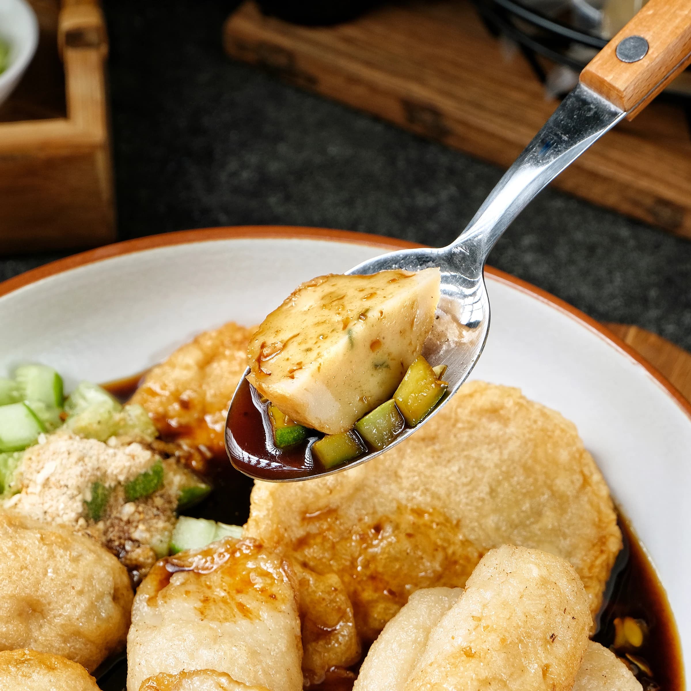 Foto portofolio dark mood - pempek zain untuk bisnis F&B